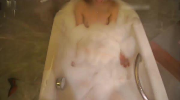 极品蜜桃美臀媚妖精艾晓青《灵欲美臀浴》&ldquo;白金版&rdquo;大CD激情诱惑完整版 扭臀呻吟 高清720P版